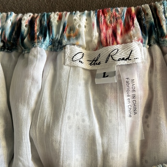 On The Road Eyelet Off-Shoulders Top Size L - Picture 4 of 6